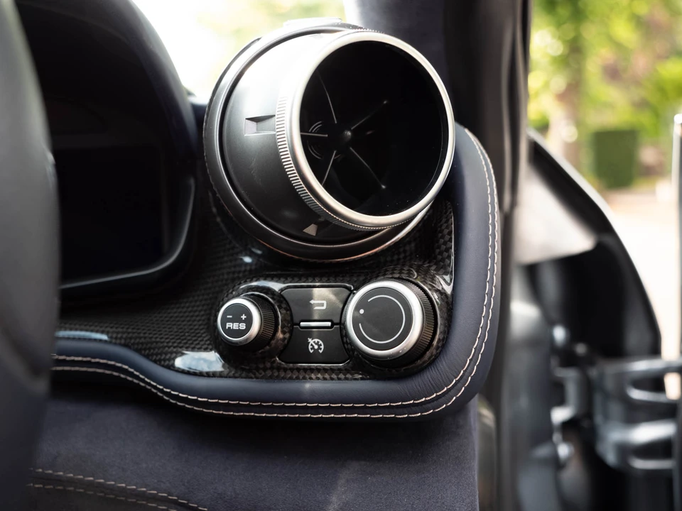 2017 Ferrari GTC4Lusso - Image 23 of 31