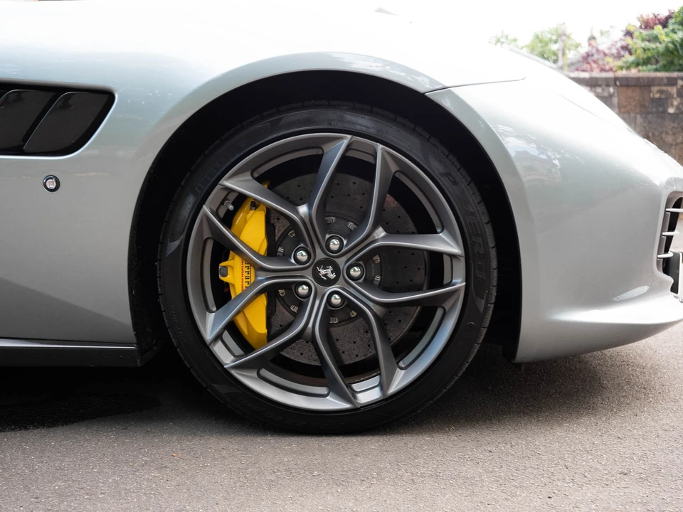 2017 Ferrari GTC4Lusso - Image 6 of 31