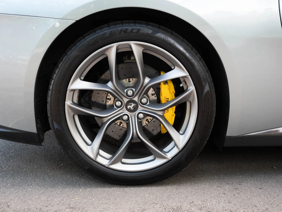 2017 Ferrari GTC4Lusso - Image 29 of 31