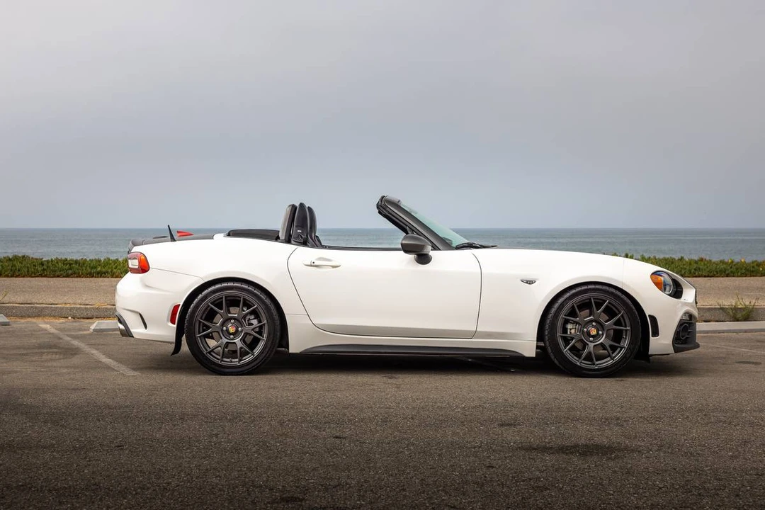 2017 Fiat 124 Spider - Image 3 of 24