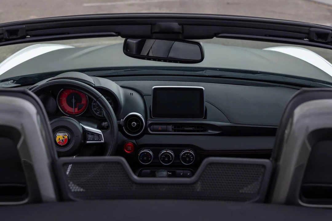 2017 Fiat 124 Spider - Image 15 of 24