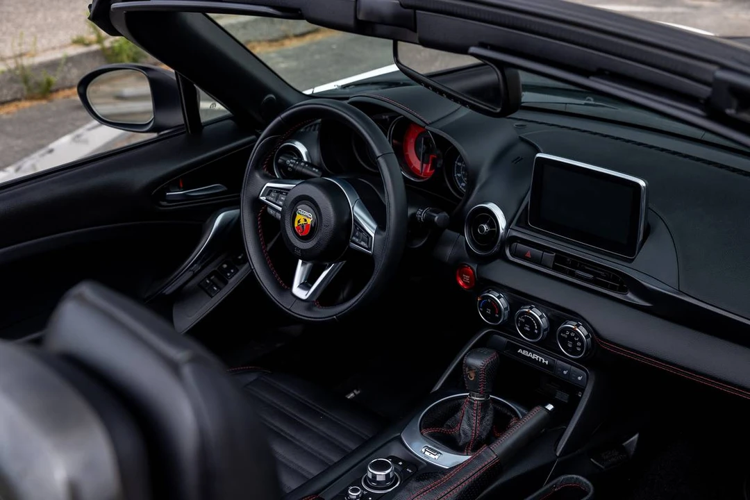 2017 Fiat 124 Spider - Image 9 of 24
