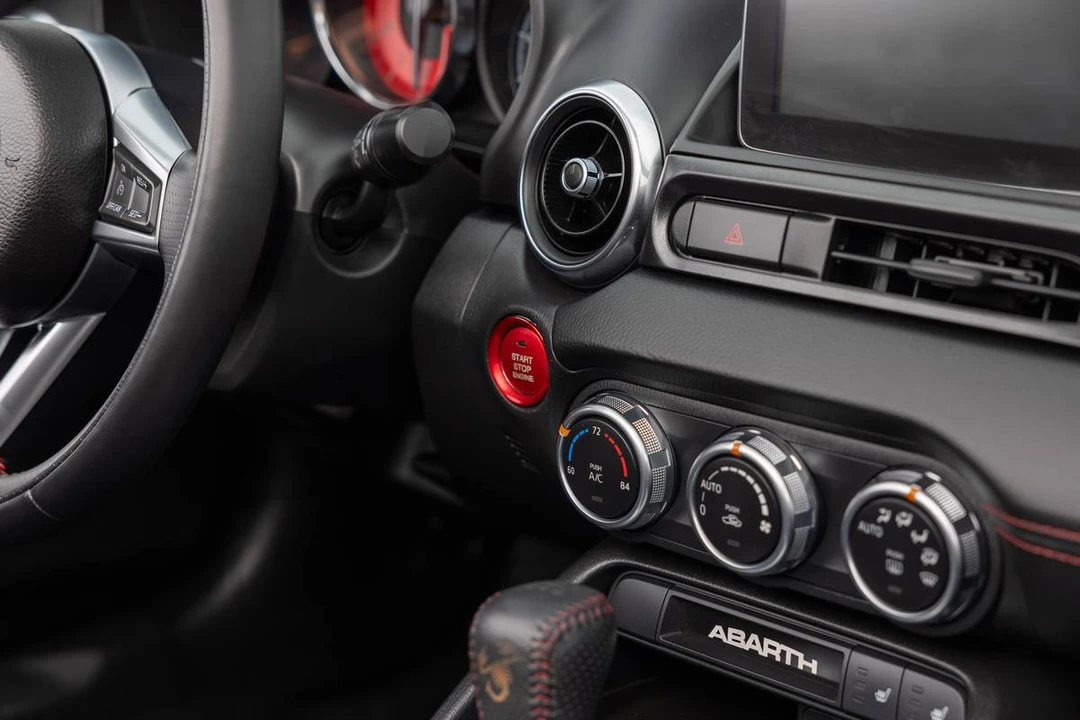 2017 Fiat 124 Spider - Image 12 of 24