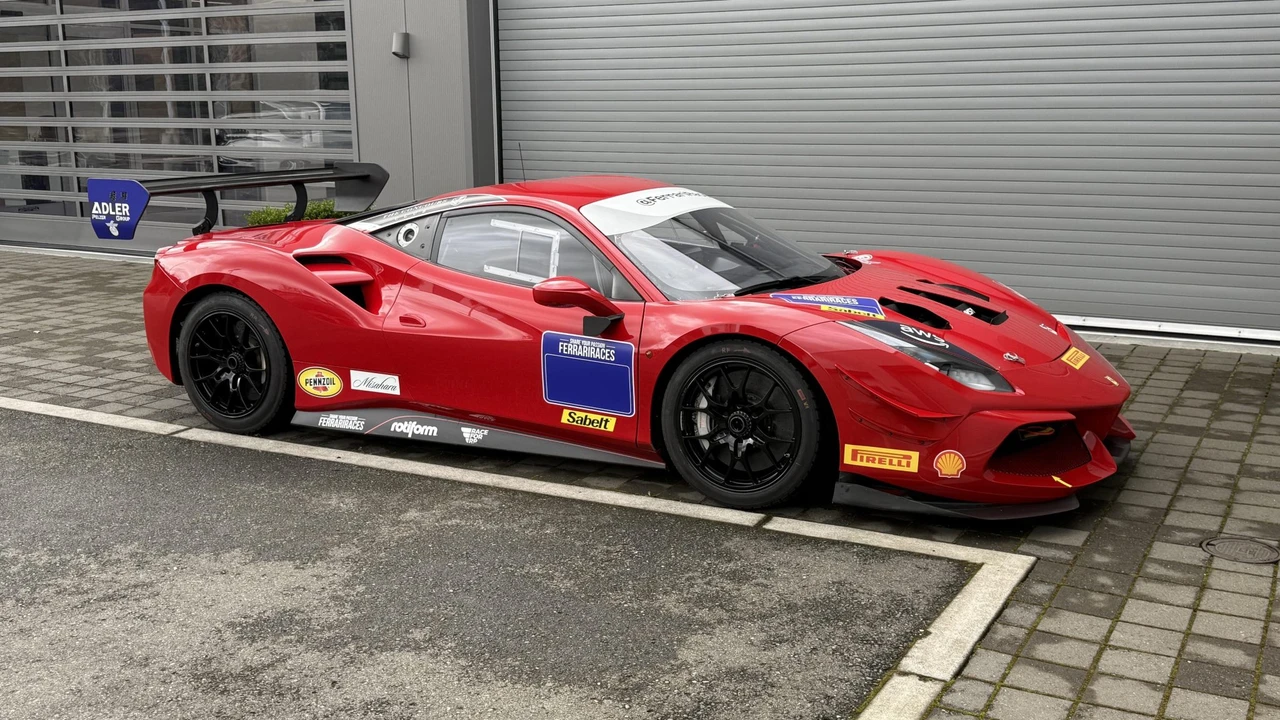 2017 Ferrari 488 GTB - Image 28 of 31