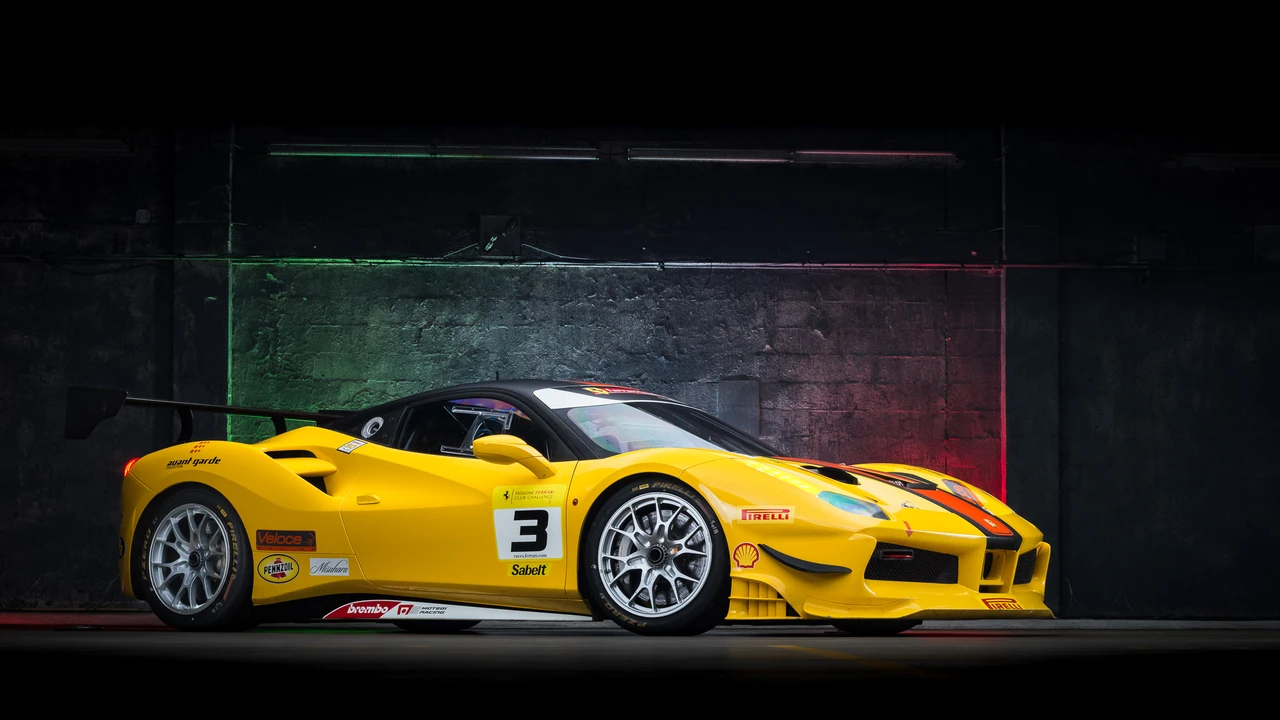 2017 Ferrari 488 GTB - Image 2 of 31