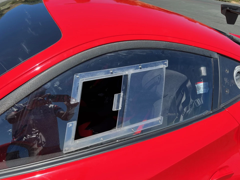 2017 Ferrari 488 - Image 17 of 31