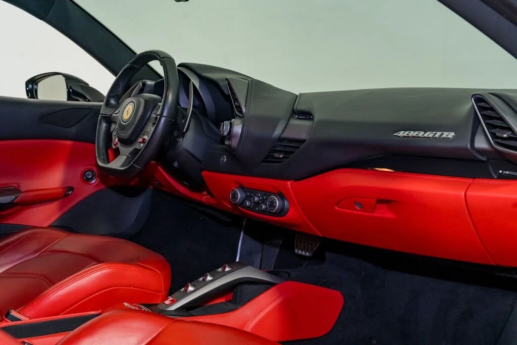 2017 Ferrari 488 GTB - Image 28 of 31