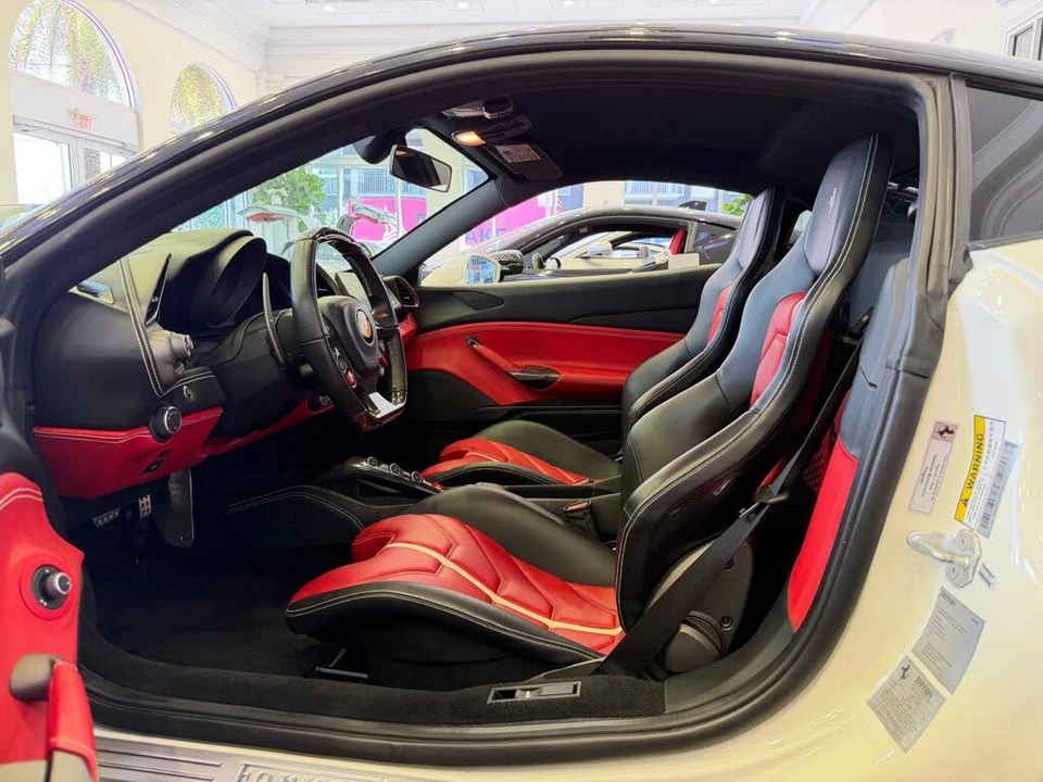 2017 Ferrari 488 GTB - Image 26 of 31