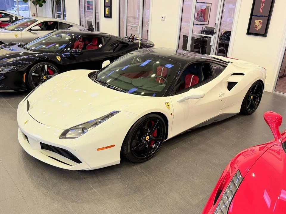 2017 Ferrari 488 GTB - Image 8 of 31