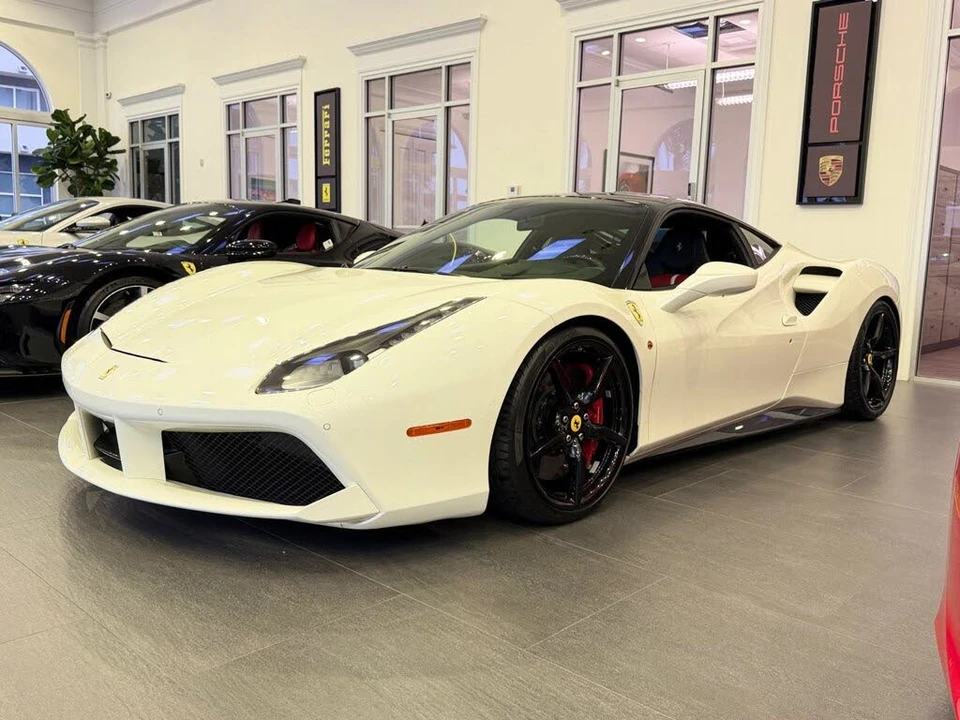 2017 Ferrari 488 GTB - Image 9 of 31
