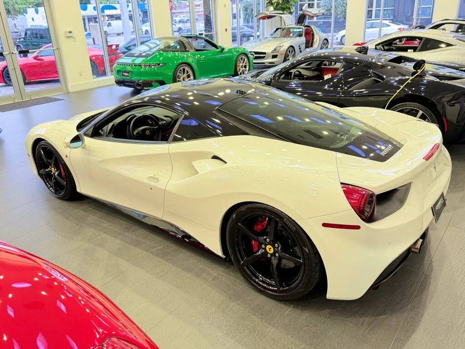 2017 Ferrari 488 GTB - Image 12 of 31
