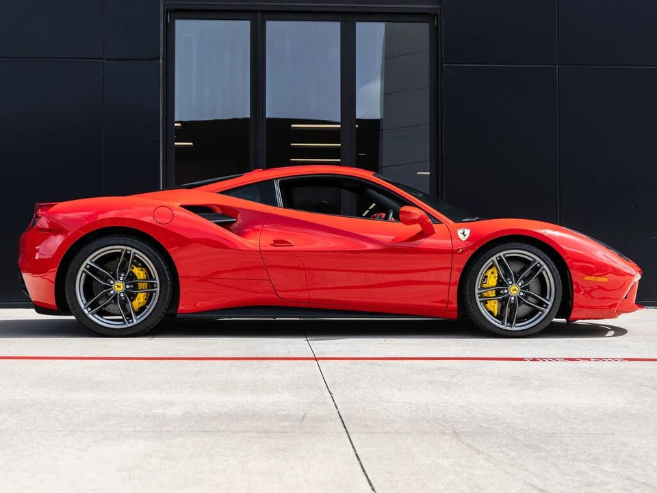 2017 Ferrari 488 GTB - Image 11 of 31