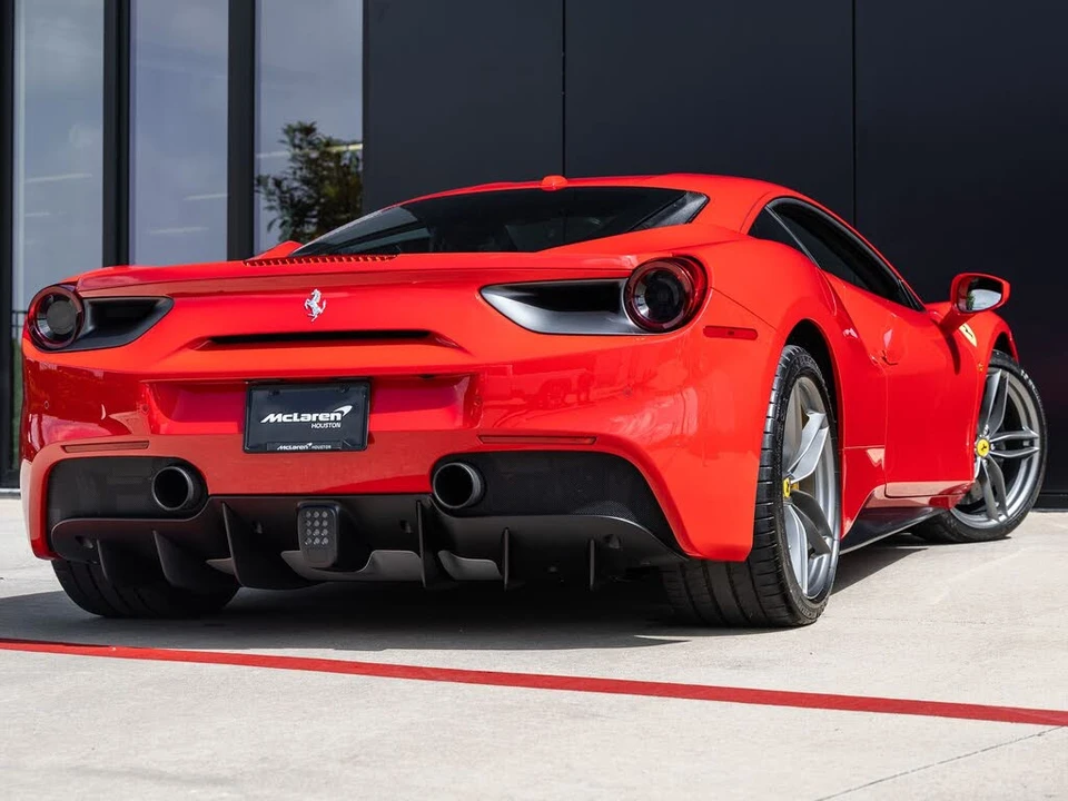 2017 Ferrari 488 GTB - Image 9 of 31