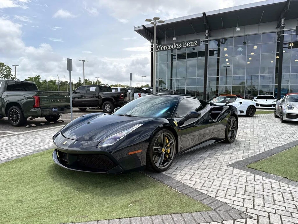 2017 Ferrari 488 GTB - Image 2 of 28