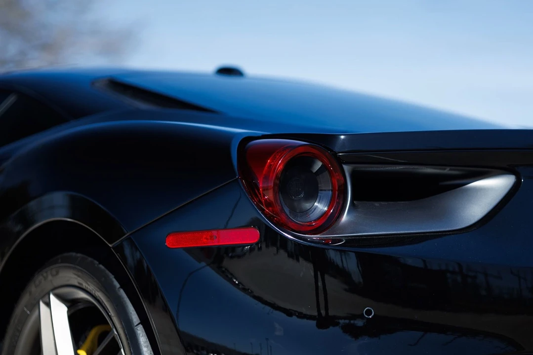 2017 Ferrari 488 GTB - Image 25 of 31