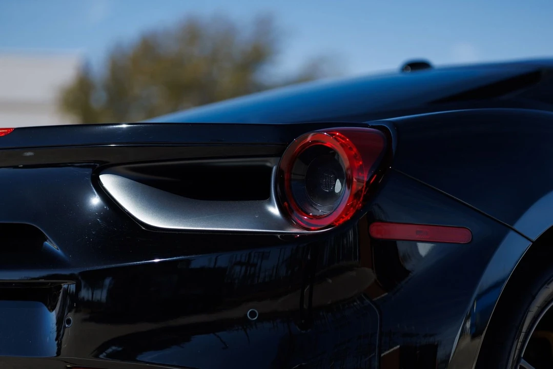 2017 Ferrari 488 GTB - Image 26 of 31