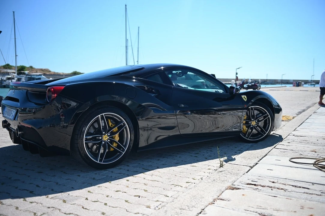 2017 Ferrari 488 GTB - Image 15 of 31