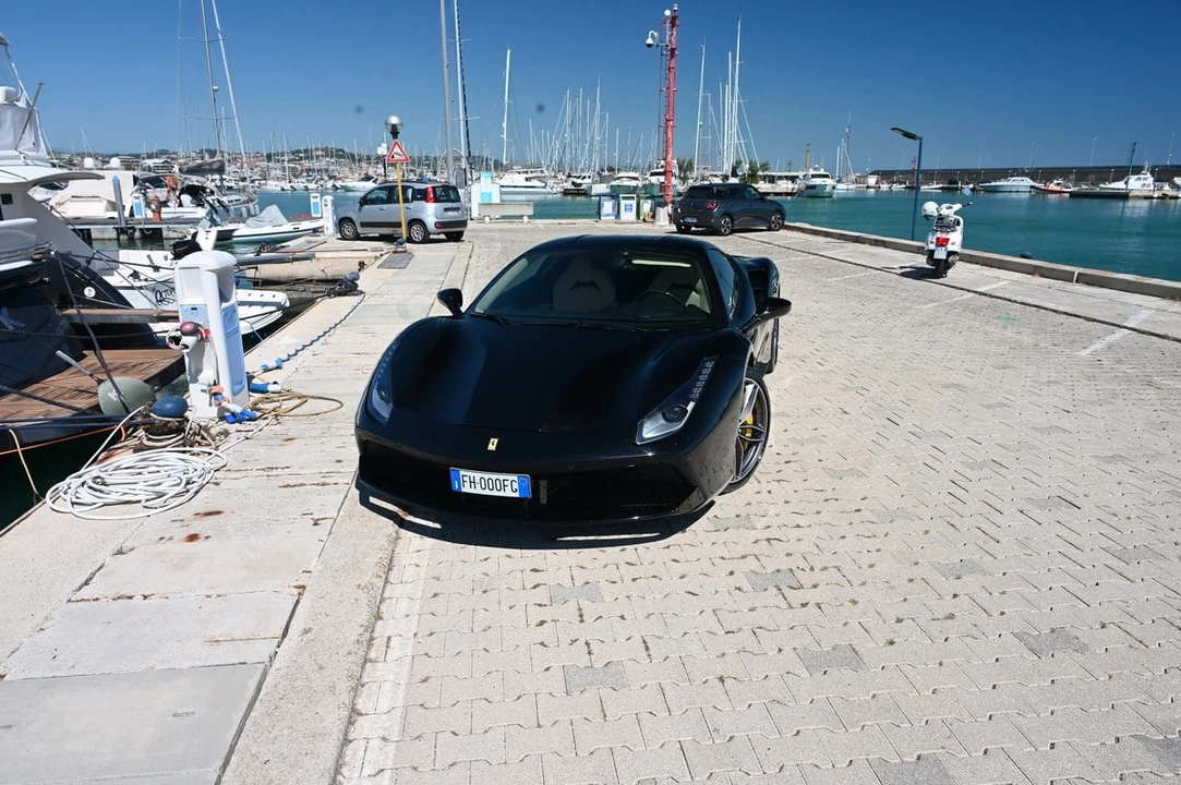 2017 Ferrari 488 GTB - Image 30 of 31
