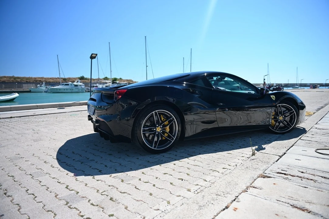 2017 Ferrari 488 GTB - Image 17 of 31