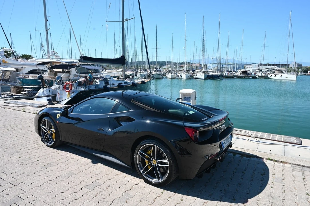 2017 Ferrari 488 GTB - Image 18 of 31