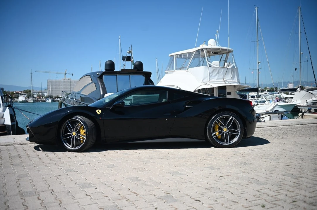 2017 Ferrari 488 GTB - Image 9 of 31