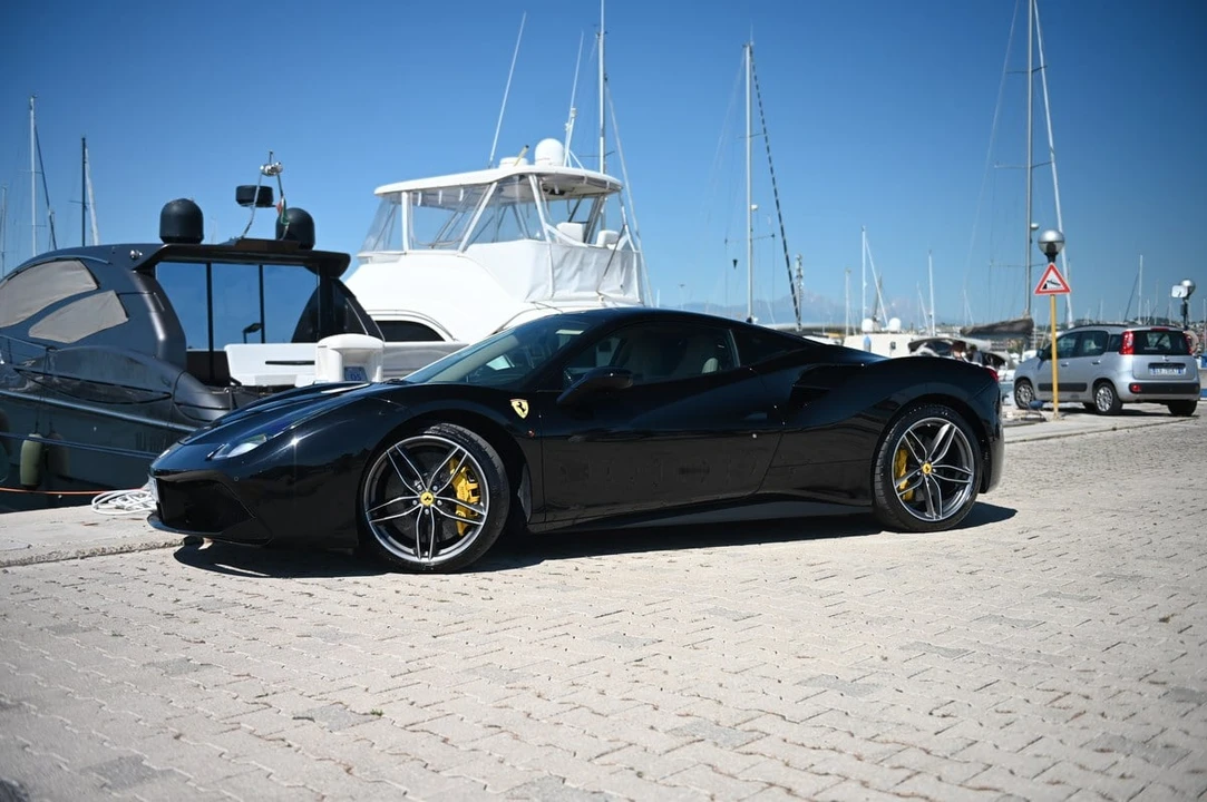 2017 Ferrari 488 GTB - Image 7 of 31