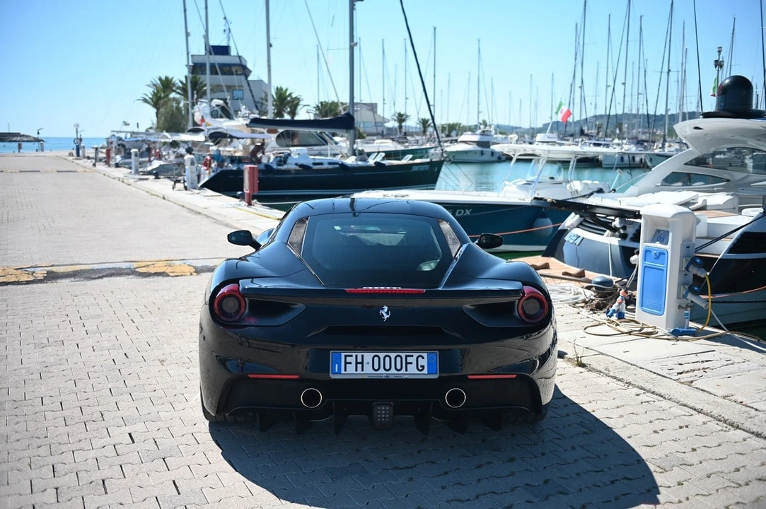 2017 Ferrari 488 GTB - Image 5 of 31