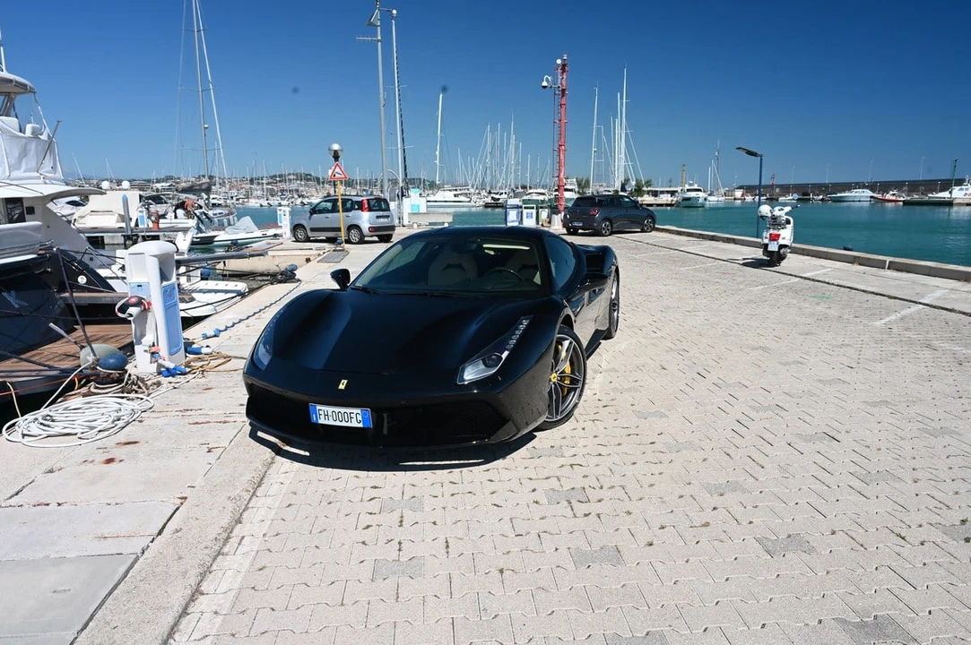 2017 Ferrari 488 GTB - Image 16 of 31