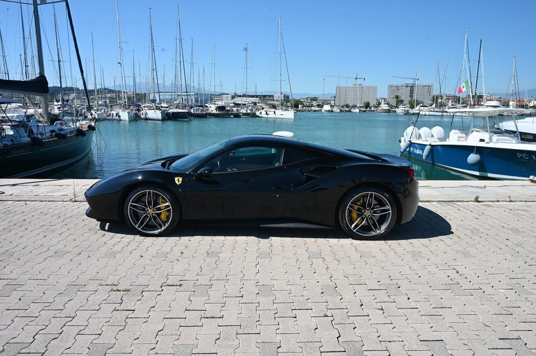 2017 Ferrari 488 GTB - Image 12 of 31