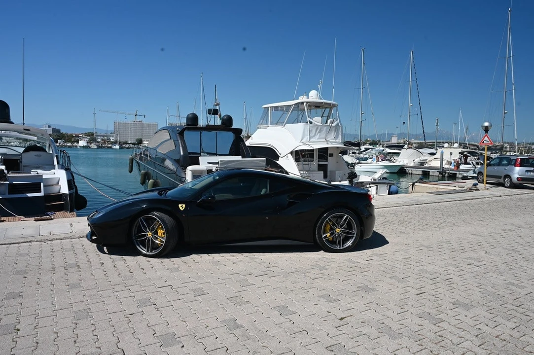 2017 Ferrari 488 GTB - Image 29 of 31