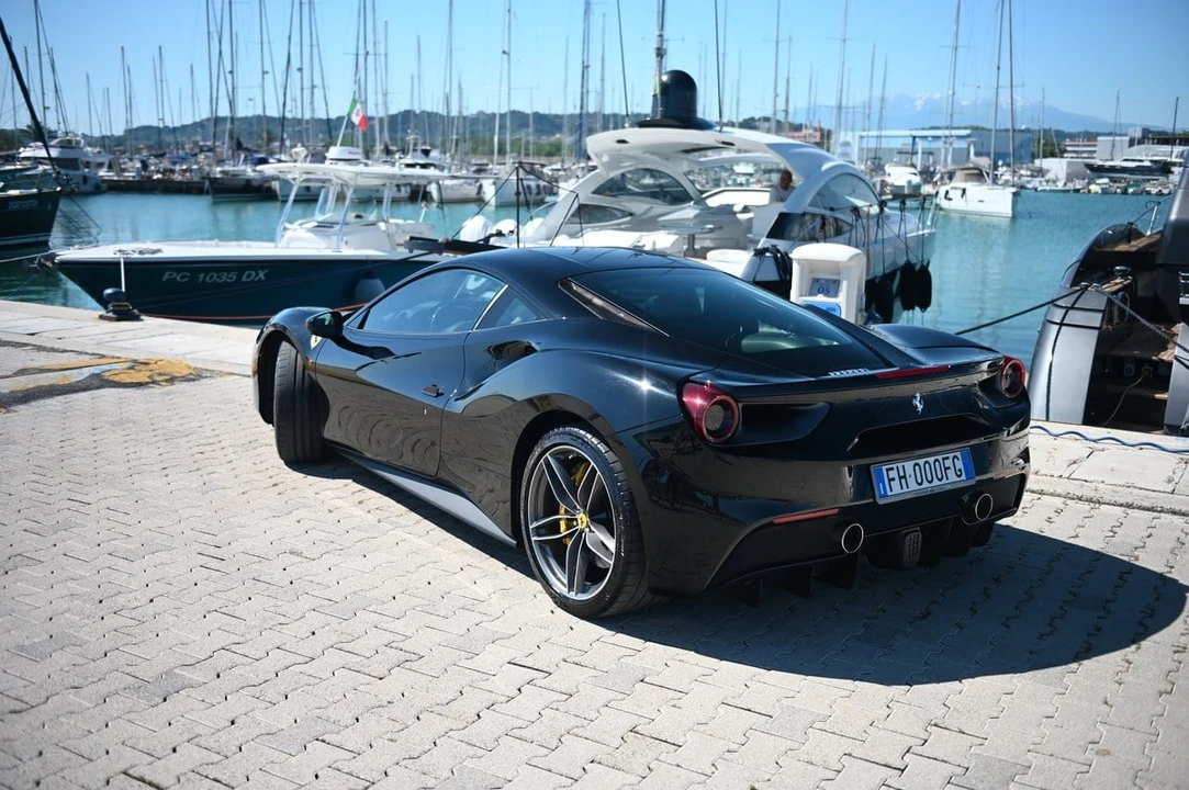 2017 Ferrari 488 GTB - Image 2 of 31