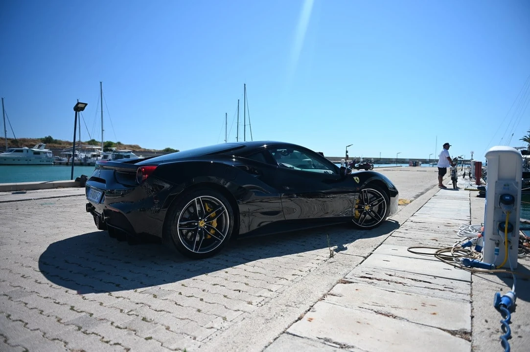 2017 Ferrari 488 GTB - Image 6 of 31