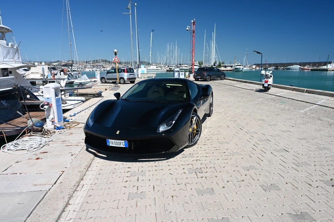 2017 Ferrari 488 GTB - Image 16 of 31