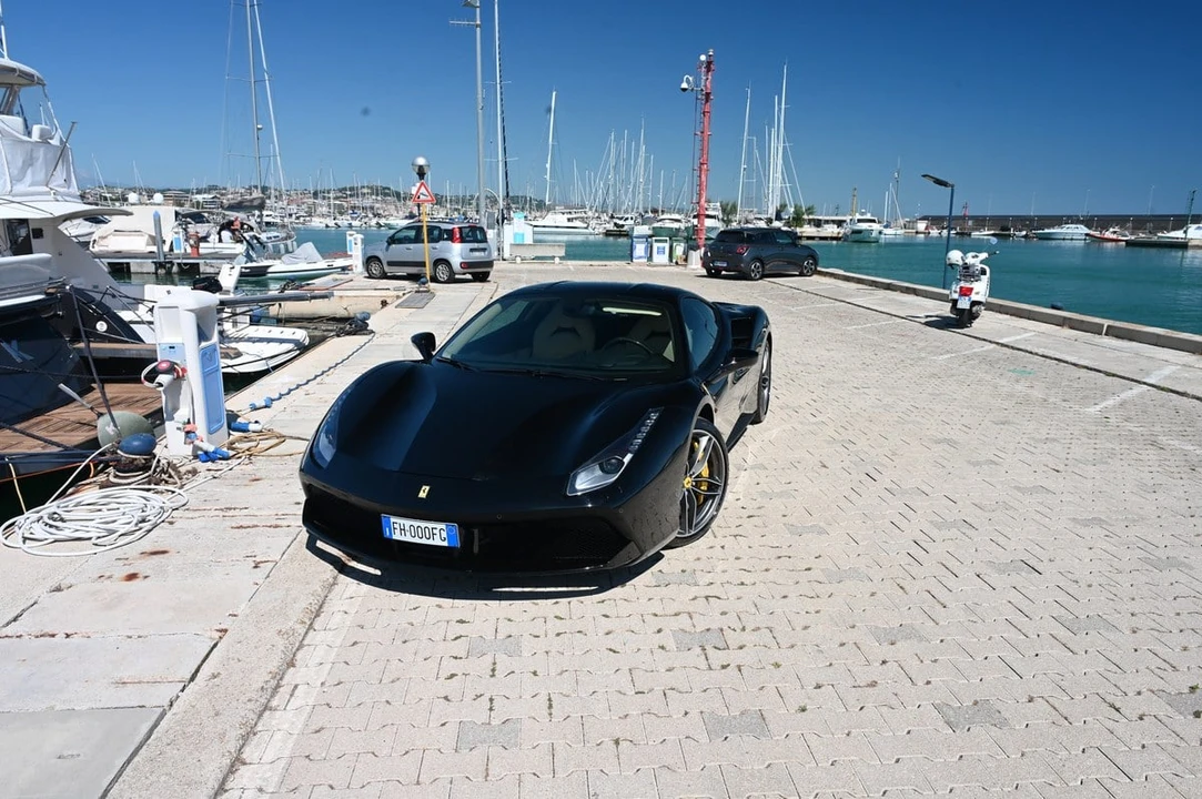 2017 Ferrari 488 GTB - Image 19 of 31
