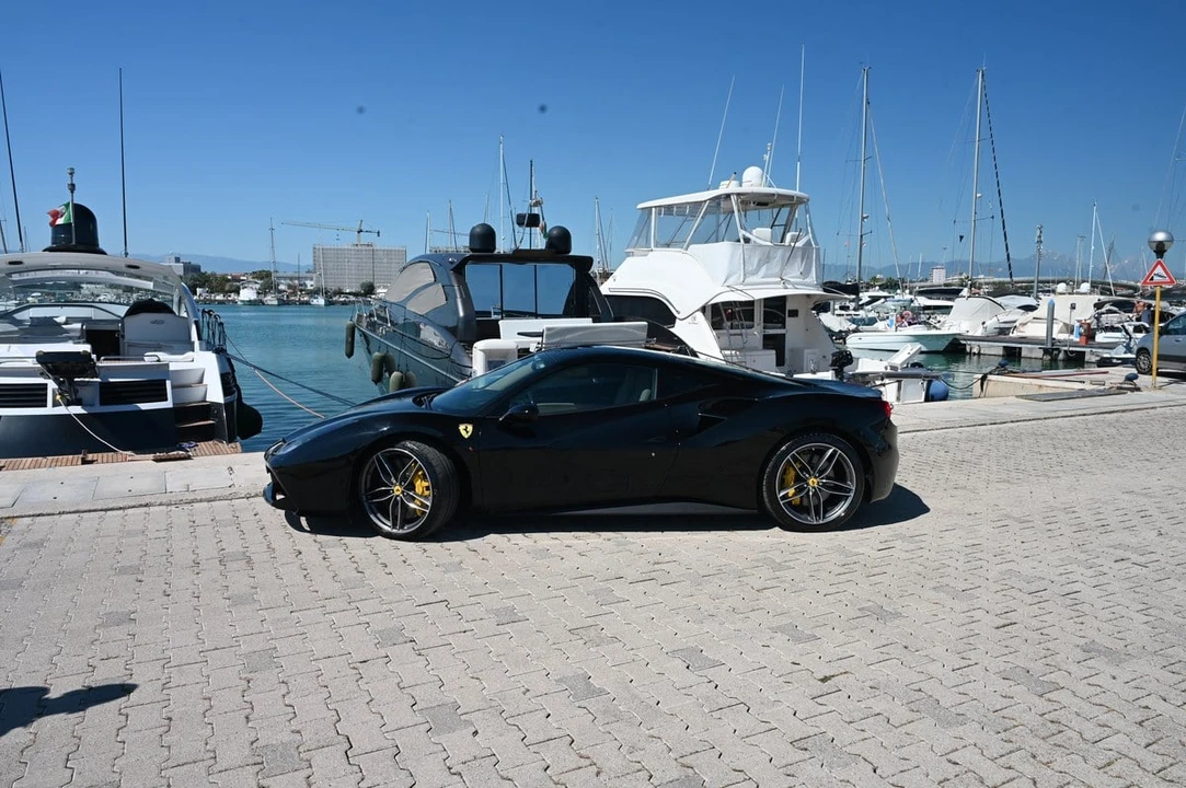 2017 Ferrari 488 GTB - Image 27 of 31