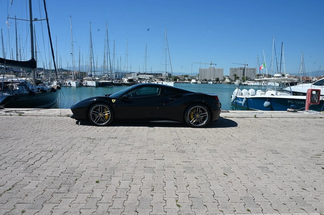 2017 Ferrari 488 GTB - Image 23 of 31