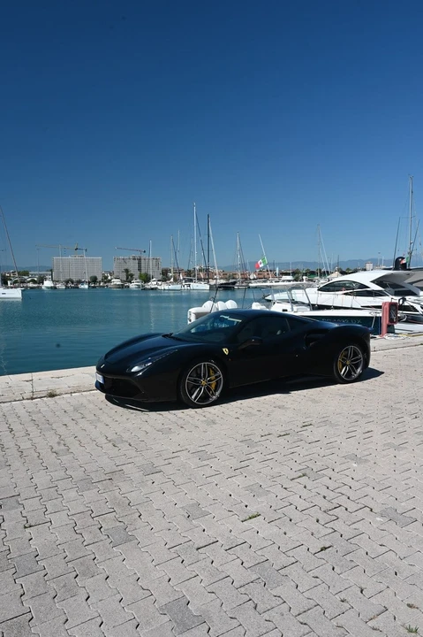 2017 Ferrari 488 GTB - Image 25 of 31