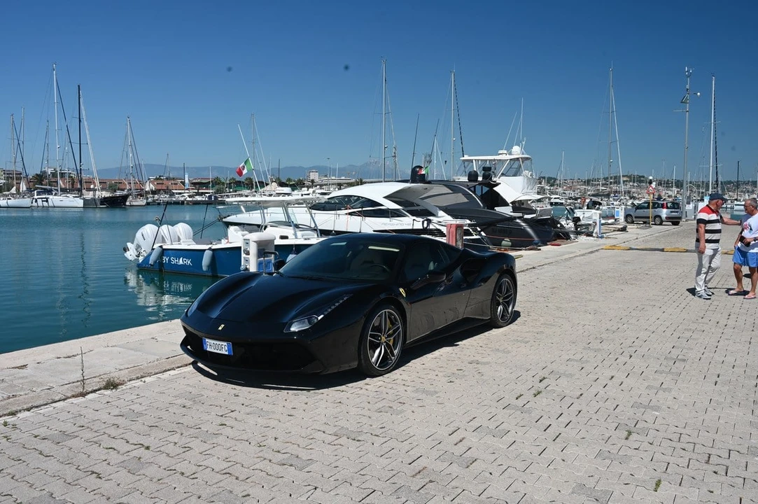 2017 Ferrari 488 GTB - Image 28 of 31