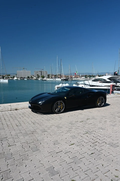 2017 Ferrari 488 GTB - Image 26 of 31