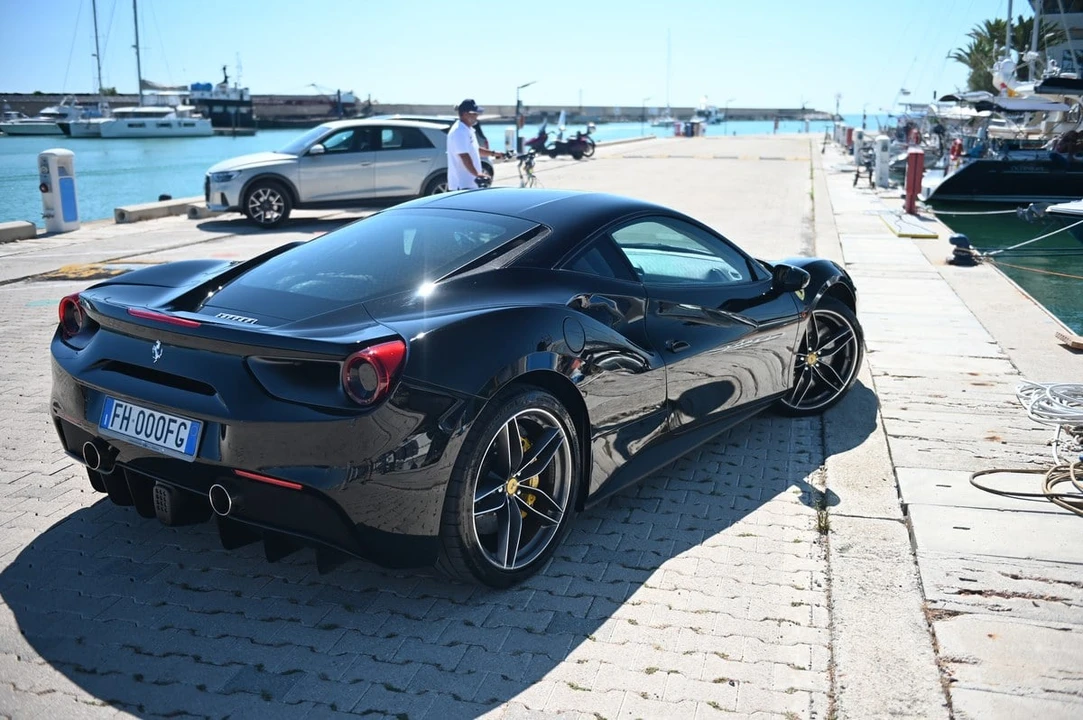 2017 Ferrari 488 GTB - Image 8 of 31