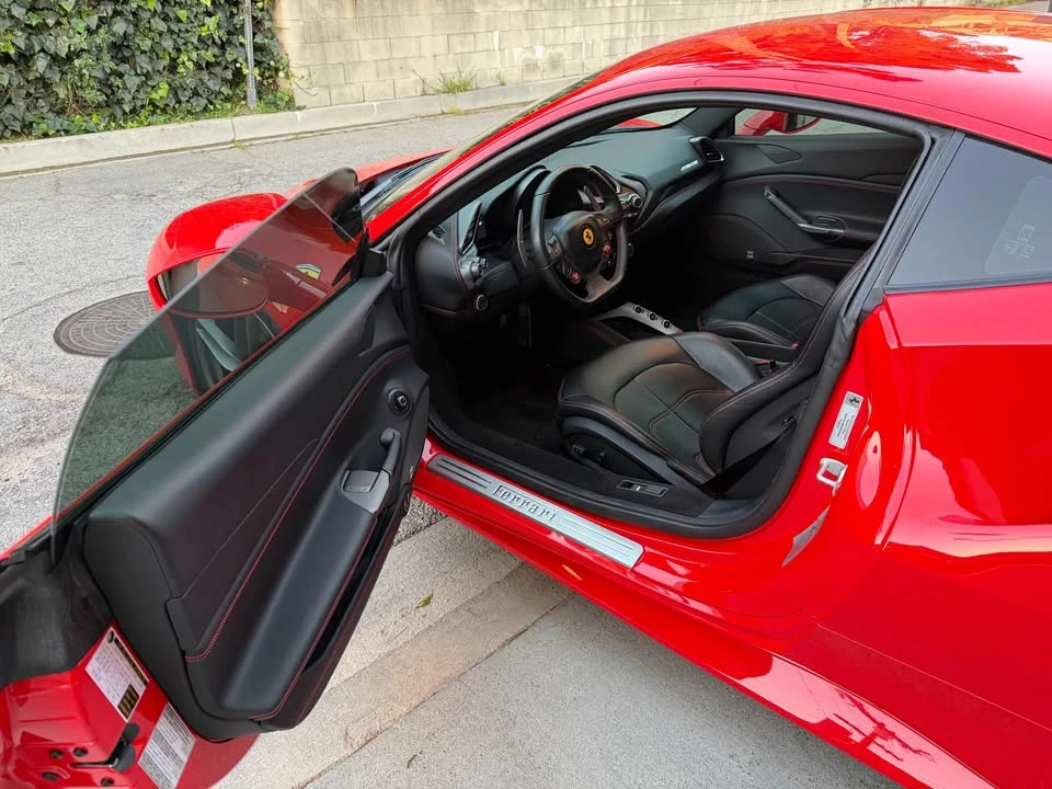 2017 Ferrari 488 GTB - Image 4 of 8