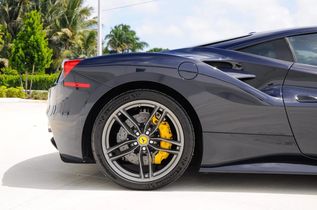 2017 Ferrari 488 GTB - Image 16 of 31