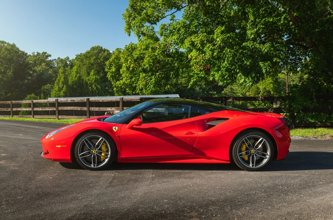 2017 Ferrari 488 GTB - Image 9 of 31