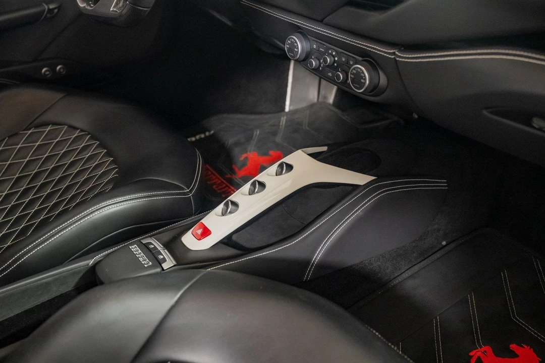 2017 Ferrari 488 GTB - Image 27 of 31