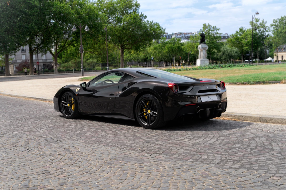 2017 Ferrari 488 GTB - Image 9 of 31