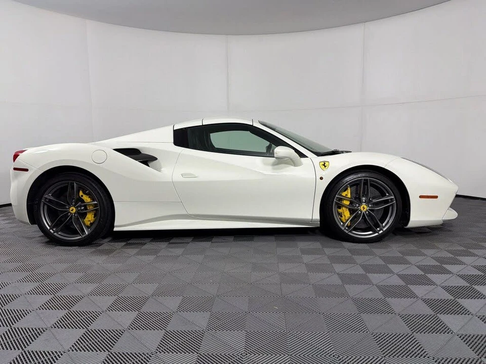 2017 Ferrari 488 Spider - Image 8 of 31