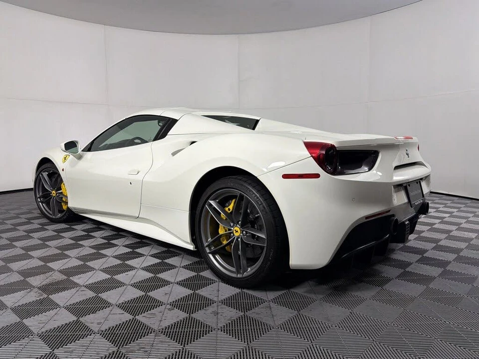 2017 Ferrari 488 Spider - Image 3 of 31
