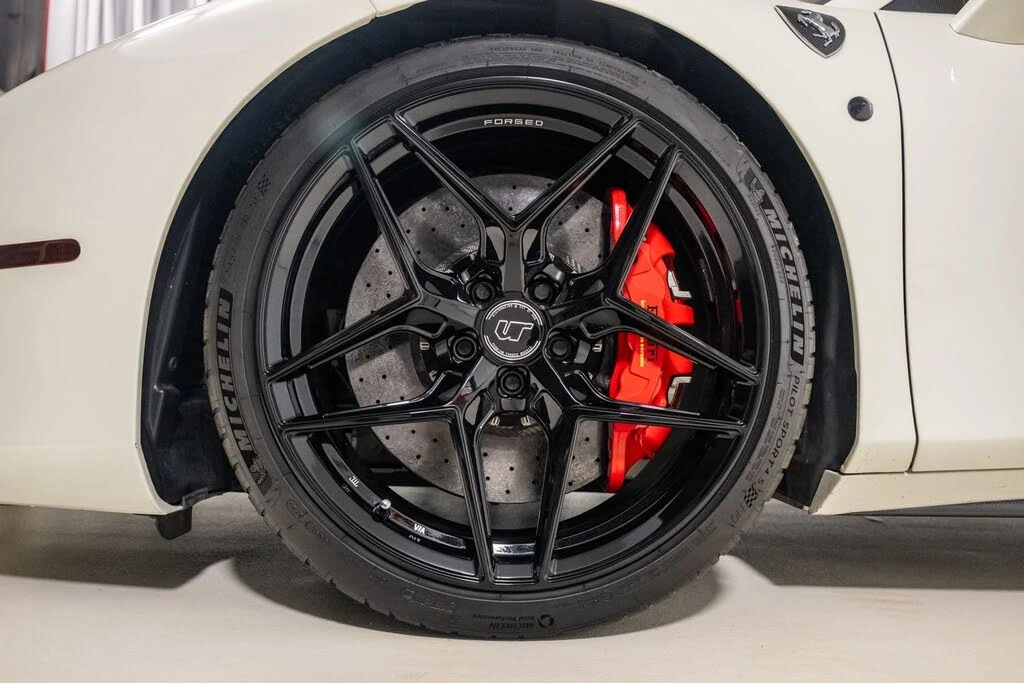 2017 Ferrari 488 Spider - Image 24 of 31