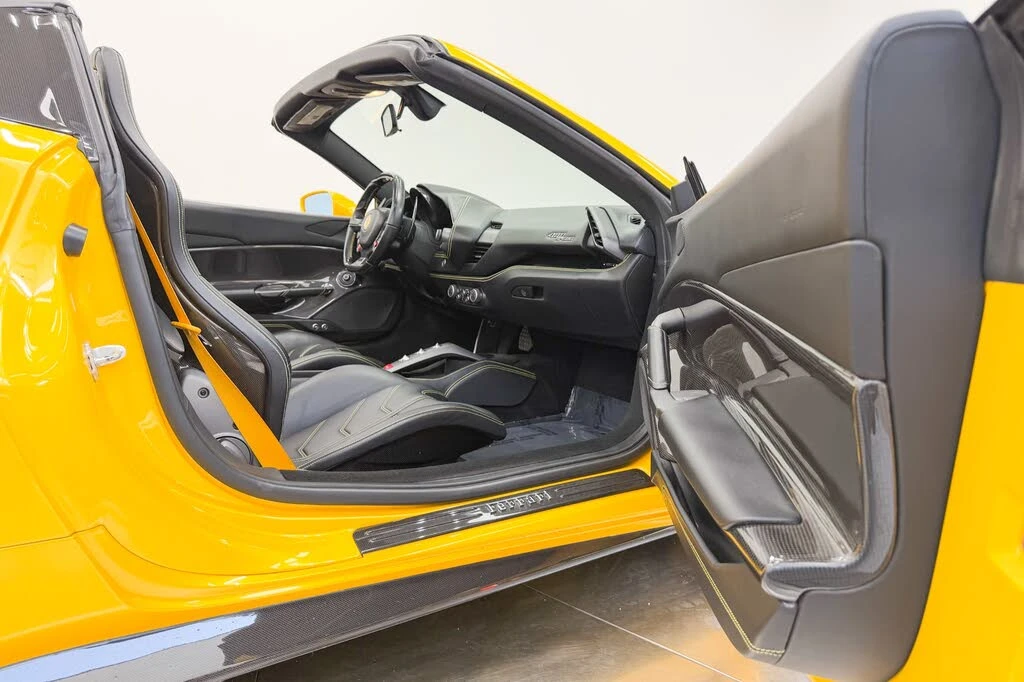 2017 Ferrari 488 Spider - Image 24 of 31