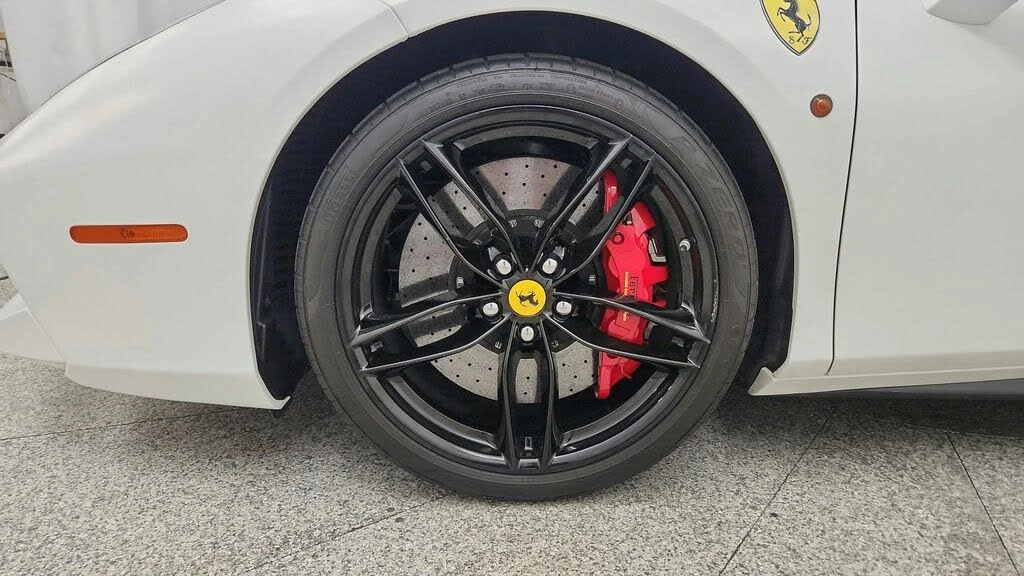 2017 Ferrari 488 Spider - Image 15 of 31
